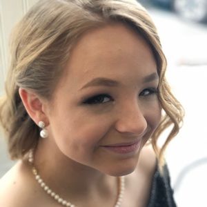 Meet your Posher, Caitlin